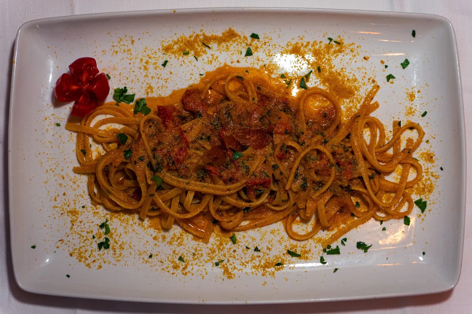 Linguine con pomodorini e bottarga